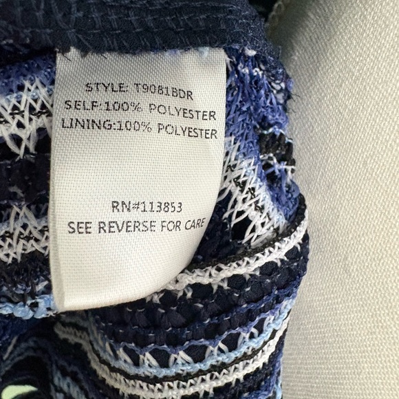 Elegant Blue Striped V-Neck Blouse - Picture 11 of 15